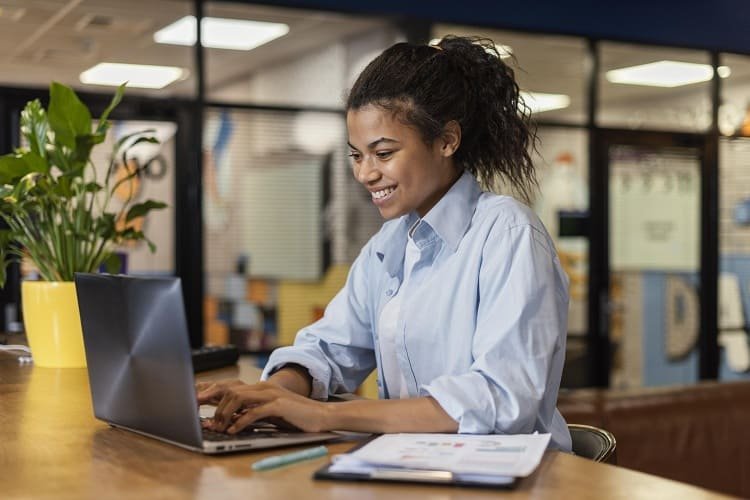 ¿Cómo poner cursos relevantes en el currículum? (Consejos y ejemplos) Consejos para añadir cursos pertinentes al currículum vitae